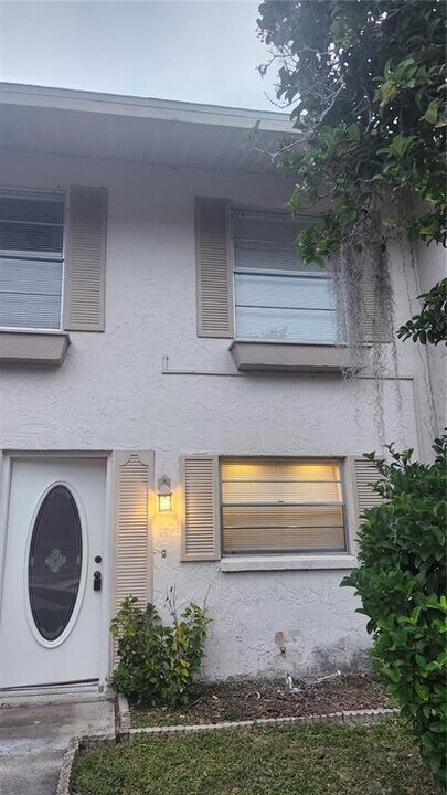 11710 Wesson Cir W in Tampa, FL - Building Photo