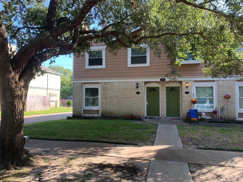 726 Memorial Mews St in Houston, TX - Building Photo