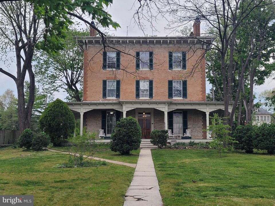 447 N Loudoun St in Winchester, VA - Building Photo