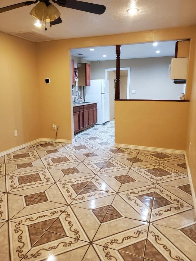 911 W Hendricks St in Roswell, NM - Building Photo - Building Photo