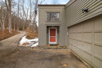 8 Honey Hill Ln in Lyme, CT - Building Photo - Building Photo