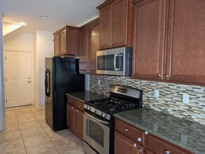 71 Sevilla Heights Dr in Henderson, NV - Building Photo - Building Photo