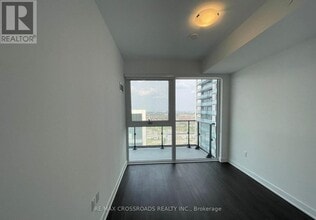 95-2395 Oneida Crescent in Richmond Hill, ON - Building Photo - Building Photo