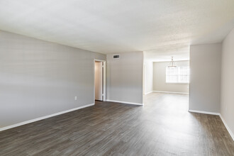 Summit Embry Hills in Atlanta, GA - Building Photo - Interior Photo