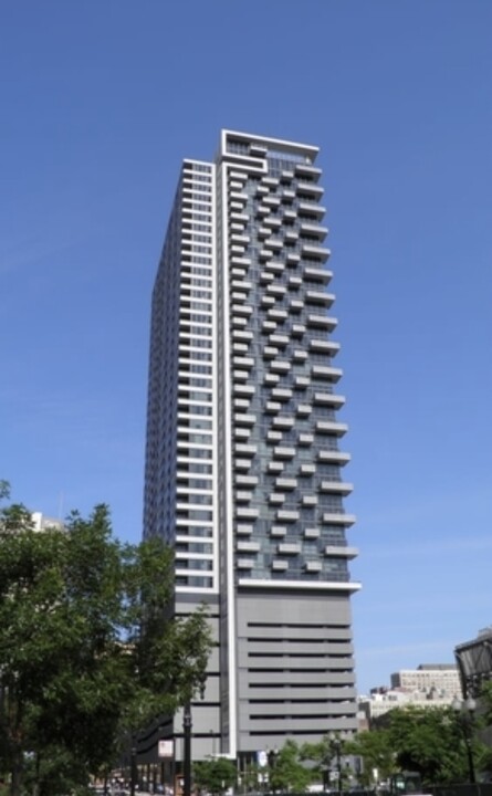 235 W Van Buren St, Unit 2702 in Chicago, IL - Building Photo