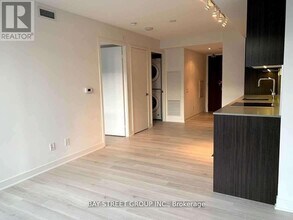 80 Queens Wharf Rd in Toronto, ON - Building Photo - Building Photo