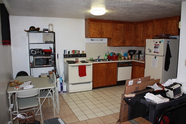 296 W 1100 N, Unit 1 in Logan, UT - Foto de edificio - Building Photo