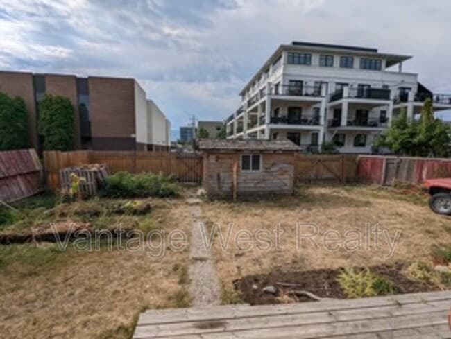 481 Wardlaw Ave in Kelowna, BC - Building Photo - Building Photo