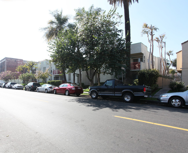 Yorkshire Terrace Apartments in Los Angeles, CA - Foto de edificio - Building Photo