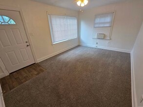 5102 W 11th St in Little Rock, AR - Foto de edificio - Building Photo