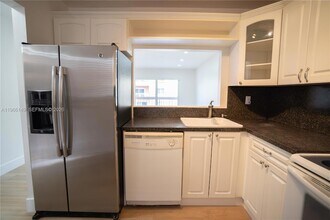 7720 Camino Real, Unit E307 in Miami, FL - Building Photo - Building Photo