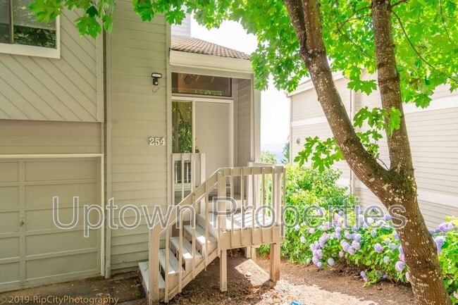 250 Cervantes Cir in Lake Oswego, OR - Building Photo - Building Photo