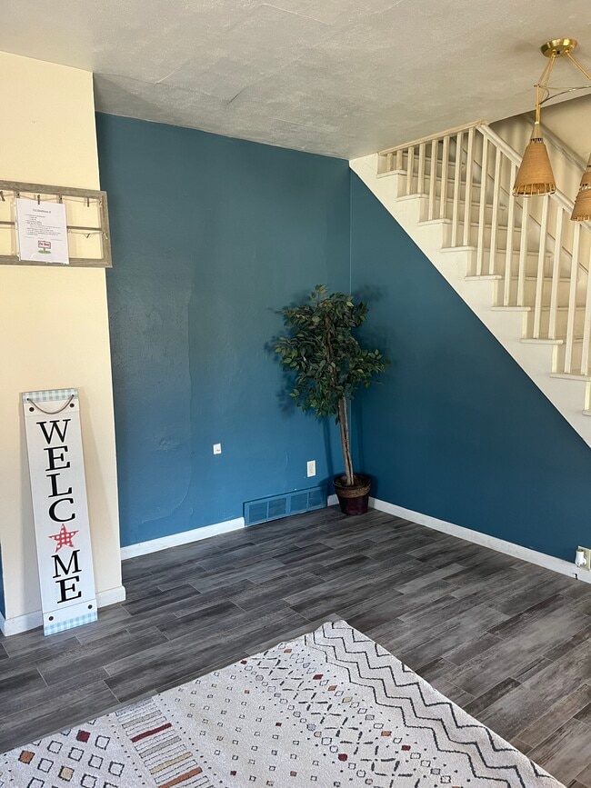 312 Desnoyer St, Unit DesNoyer B
