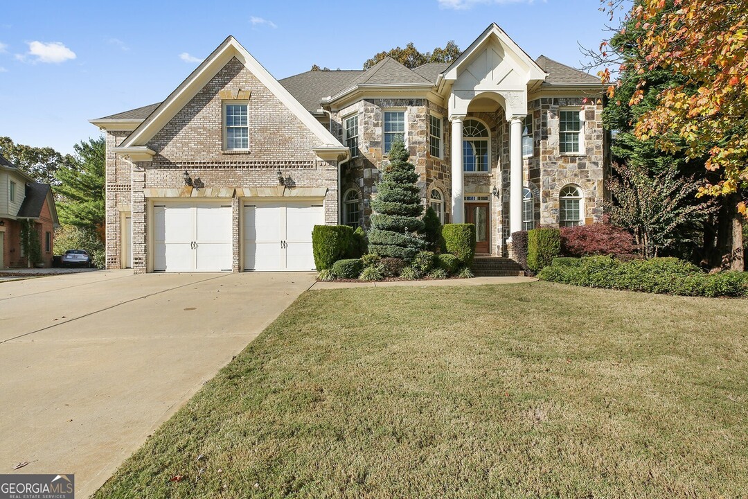 12540 Darvish Ln in Alpharetta, GA - Foto de edificio