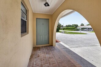 9484 Sun Ct in West Palm Beach, FL - Building Photo - Building Photo