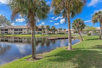 320 Mission Trail N in Venice, FL - Building Photo - Building Photo