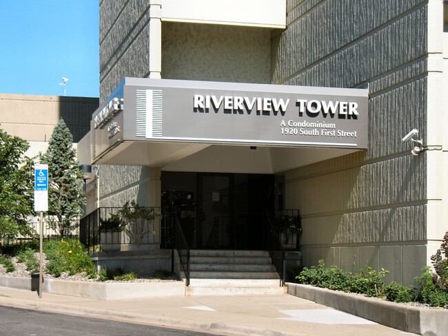 Riverview Tower in Minneapolis, MN - Building Photo - Building Photo