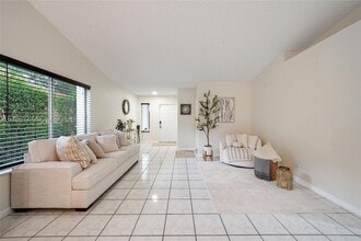 4216 Mahogany Ridge Dr in Weston, FL - Building Photo - Building Photo