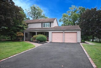 25 Hughes Rd in Franklin Township, NJ - Building Photo - Building Photo