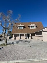 3030 Plaza St, Unit Main house in Las Vegas, NV - Foto de edificio - Building Photo