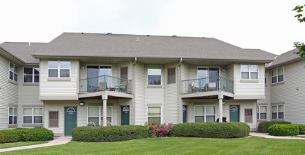 The Seasons Apartments in Sussex, WI - Foto de edificio - Building Photo