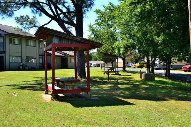 Cumberland Square Apartments in Russellville, AR - Building Photo - Building Photo