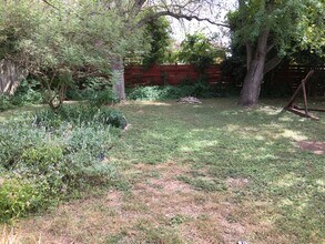 2017 Nevada St in San Marcos, TX - Building Photo - Building Photo