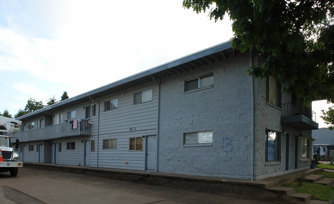 1445 W 6th Ave in Eugene, OR - Foto de edificio - Building Photo