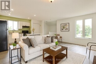 38 Mayfair Dr in Welland, ON - Building Photo