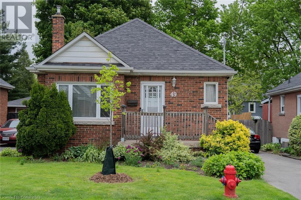 49 E 36th St in Hamilton, ON - Building Photo