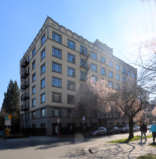 Strathmore Lodge in Vancouver, BC - Building Photo - Building Photo