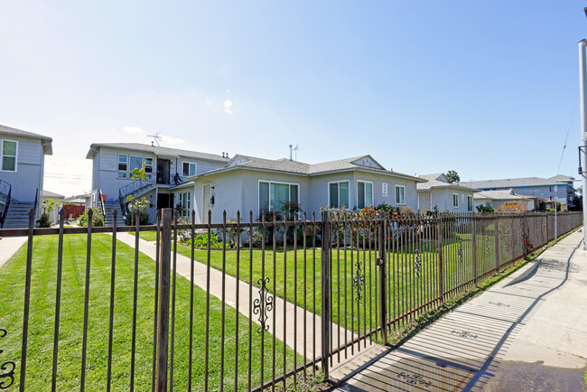 716 W Redondo Beach Blvd in Gardena, CA - Building Photo - Building Photo