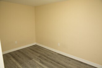 32 Durrington Crescent in Toronto, ON - Building Photo - Building Photo