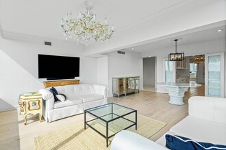 44 Cocoanut Row in Palm Beach, FL - Building Photo - Building Photo