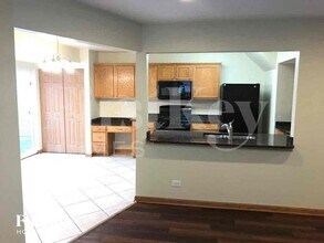 932 Symphony Dr in Aurora, IL - Foto de edificio - Building Photo