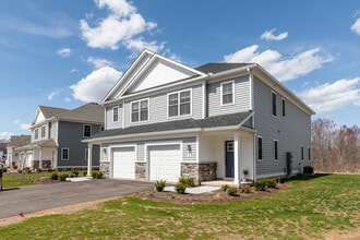 The Grand Meadows in East Granby, CT - Foto de edificio - Building Photo