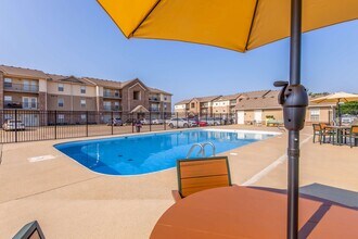 Scenic Station Apartments in Springfield, MO - Foto de edificio - Building Photo