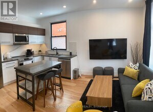 109 Charlton Ave W in Hamilton, ON - Building Photo - Building Photo