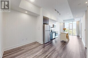 859 The Queensway in Toronto, ON - Building Photo