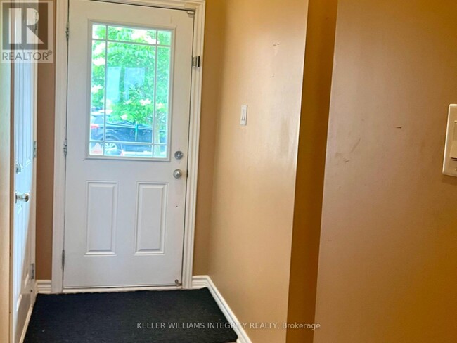 160 Forestbrook St in Ottawa, ON - Building Photo - Building Photo