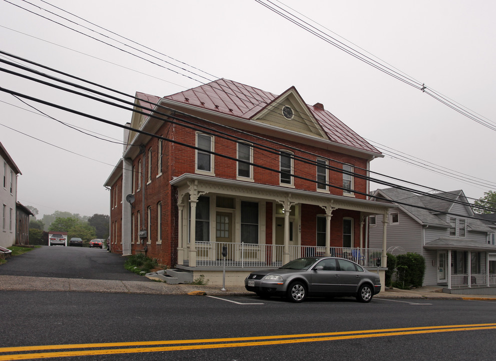 107 E Main St in Thurmont, MD - Building Photo