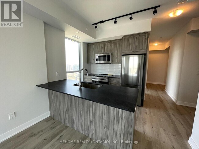 430-3430 Square One Dr in Mississauga, ON - Building Photo - Building Photo