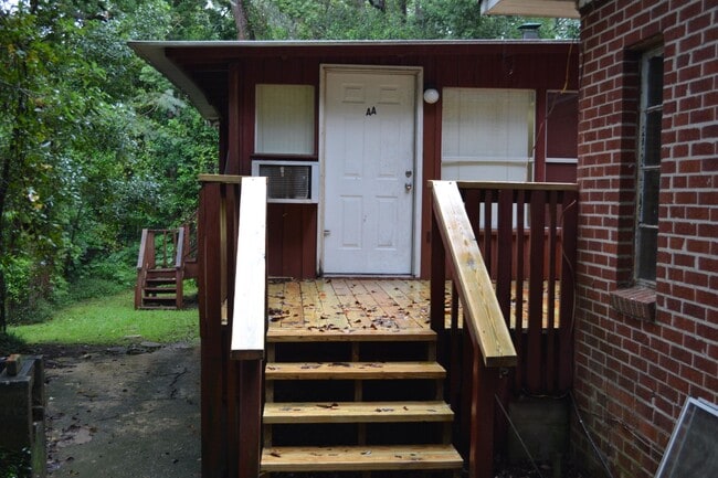 property at 2205 Amelia Cir