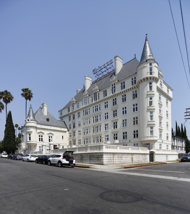 Le Trianon Apartments in Los Angeles, CA - Building Photo - Building Photo