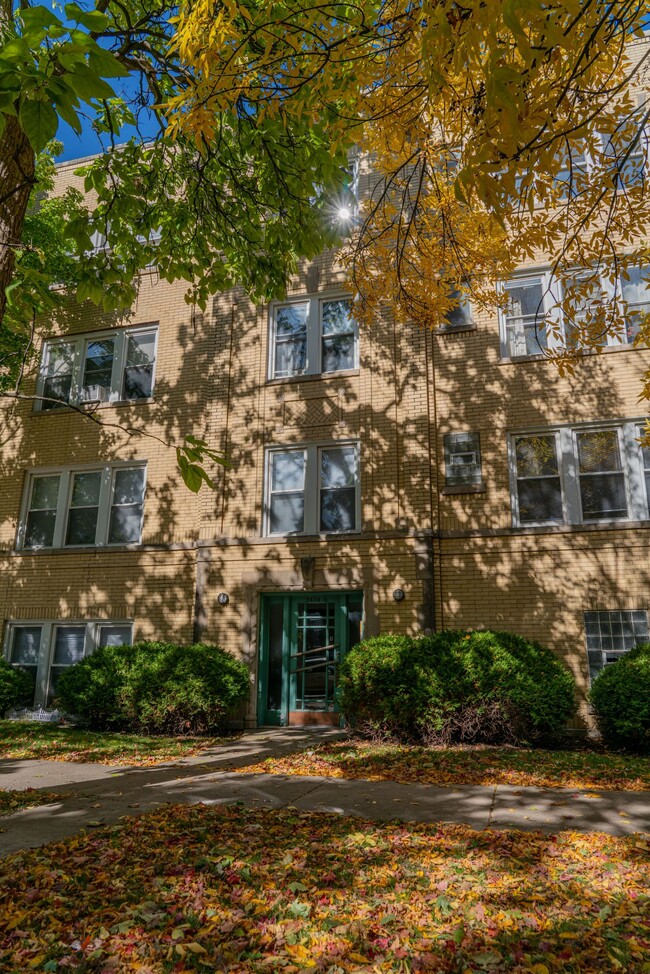 2474 W Cullom Ave in Chicago, IL - Building Photo - Building Photo