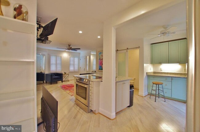 2407 Arlington Blvd in Arlington, VA - Building Photo - Building Photo