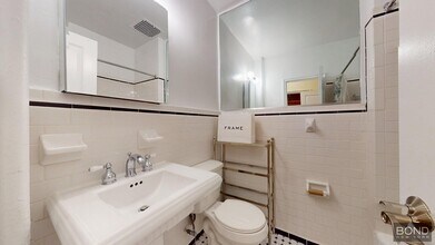 17 E 67th St in New York, NY - Building Photo - Building Photo