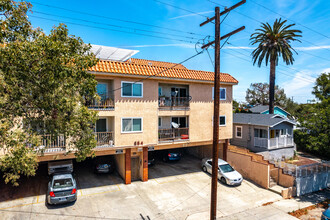 684 2nd St in San Pedro, CA - Foto de edificio - Building Photo