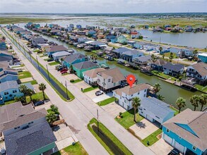 70 Tarpon St in Hitchcock, TX - Building Photo - Building Photo