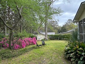 111 W 3rd South St in Summerville, SC - Foto de edificio - Building Photo